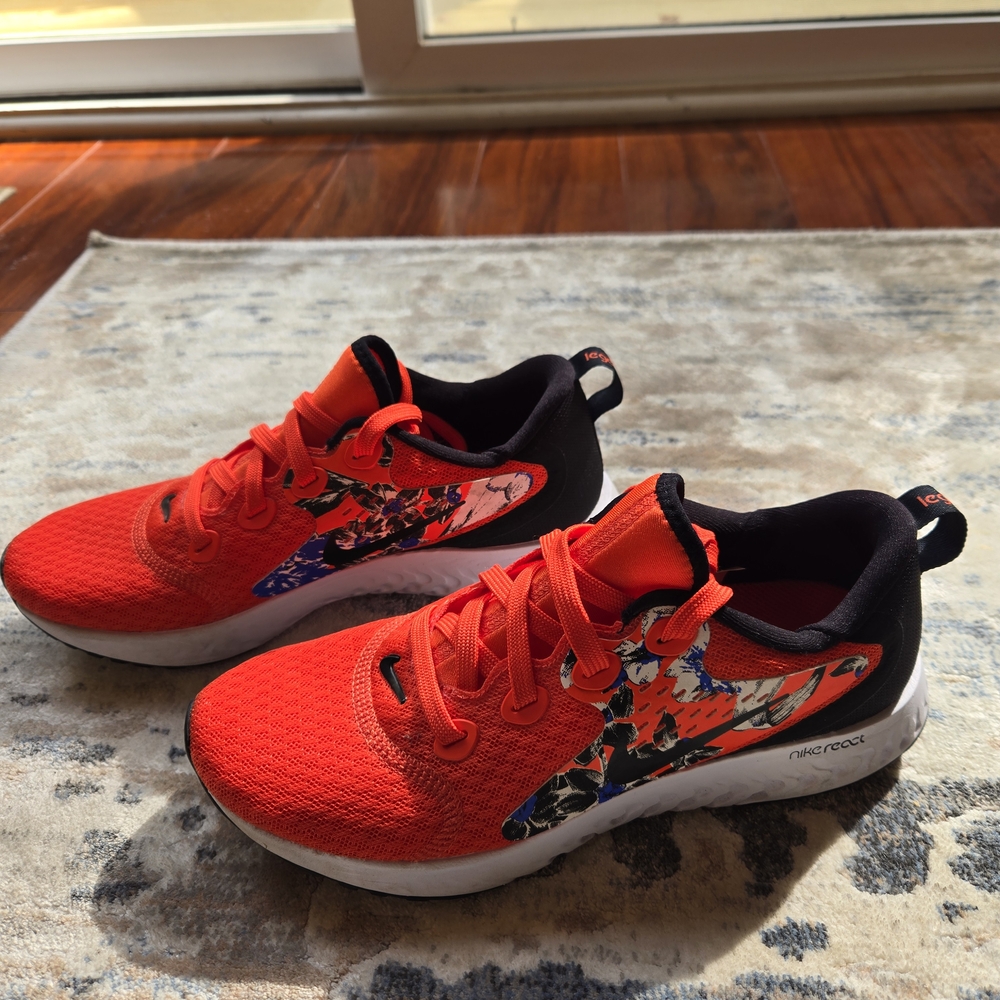 Nike 2018 Legend React Red Floral Women’s Sneakers - SIZE 6.5 *NWT